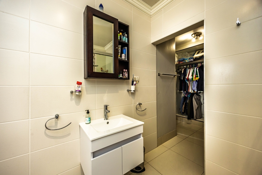 To Let 5 Bedroom Property for Rent in Cove Rock Eastern Cape